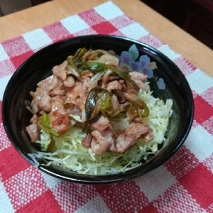 豚肉のピリ辛丼